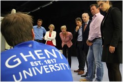 Prof Anne De Paepe (rector UGent) en Dr Jacques Rogge (ere-voorzitter IOC) bezoeken het laboratorium (foto: Wim Hamiaux)