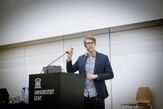 Maarten Boudry tijdens openingscollege leerstoel Etienne Vermeersch (12 oktober 2020)