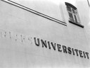 In 1991 verdwijnt de naam 'Rijksuniversiteit Gent'. Voortaan heet de universiteit 'Universiteit Gent' of 'UGent' (Collectie Universiteitsarchief Gent - foto Fotoklas UGent).