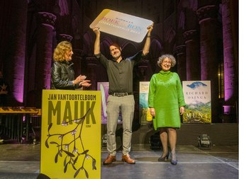 Alumnus Jan Vantoortelboom wint Boekenbon Literatuurprijs