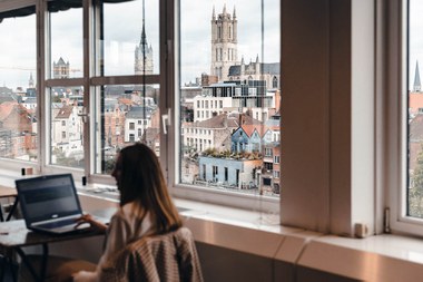 Student op studieplek