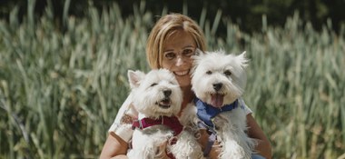 Anja Peumans en haar 2 hondjes (vergrote weergave)