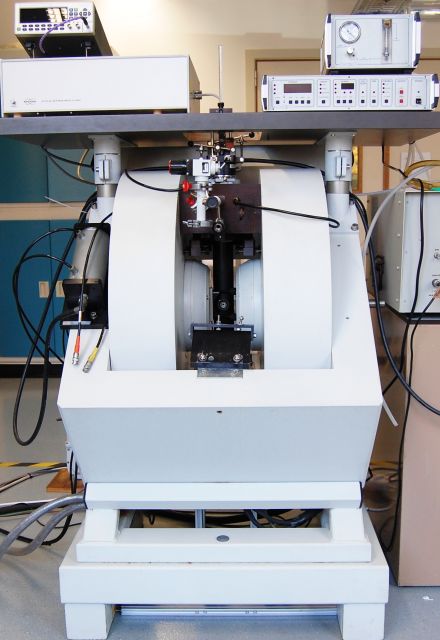 Q-band spectrometer